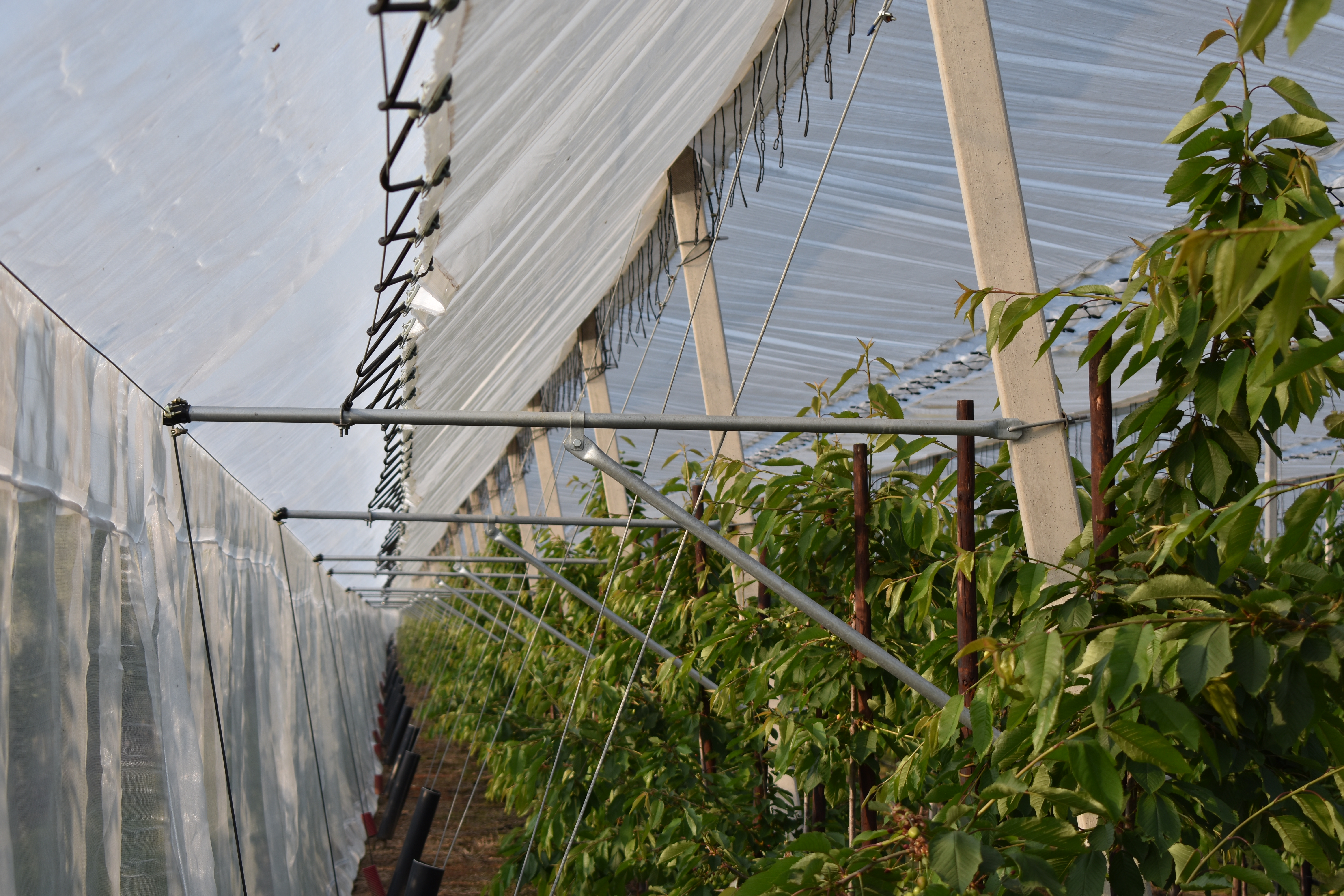 Zij-afwerking met buizen frame